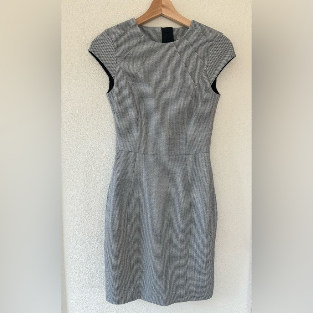 Black & White Office/Work Dress. Short sleeve. H&M Size 0.